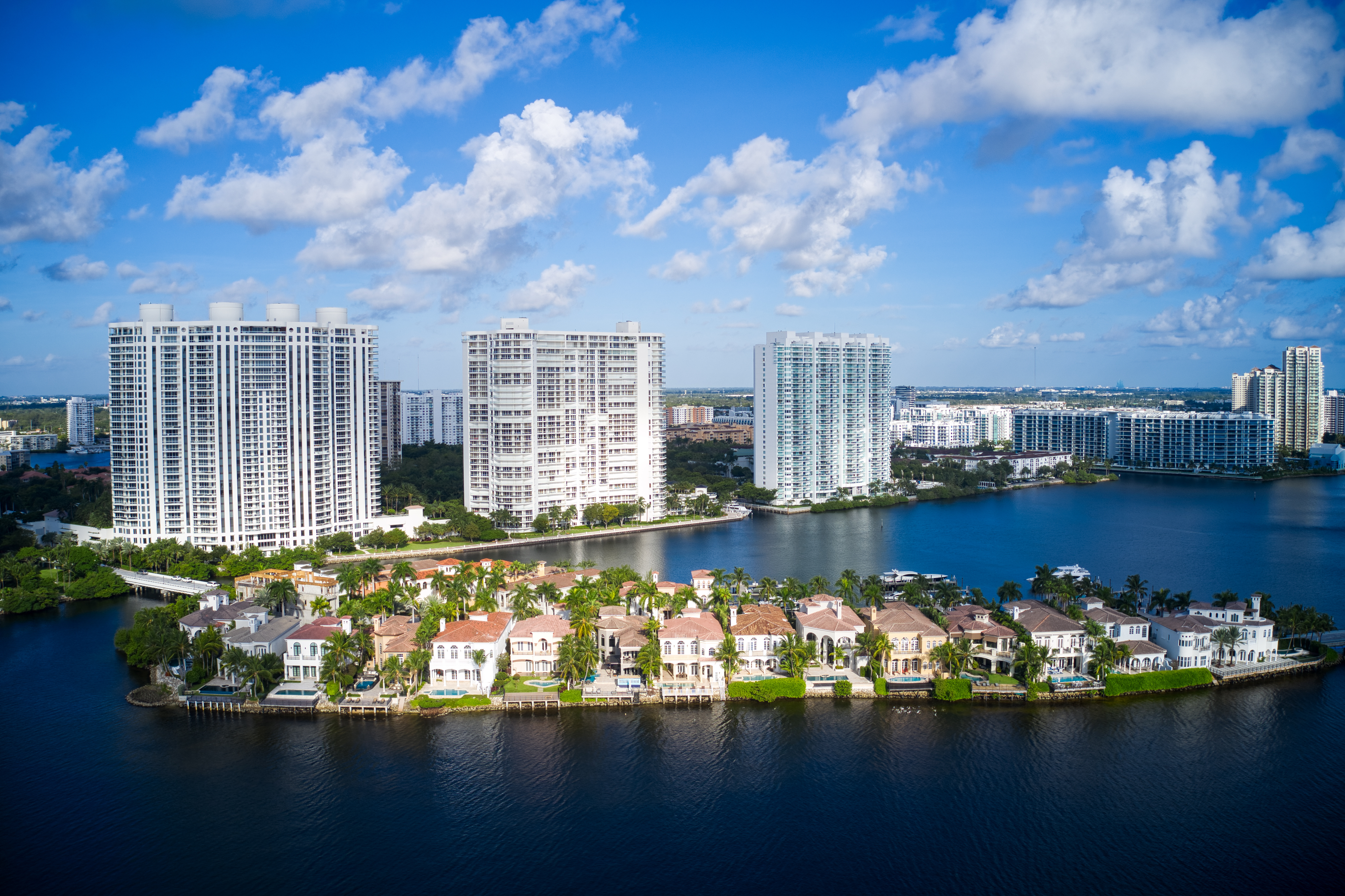 Aventura vs Sunny Isles: Which Northern Miami Neighborhood Should You Buy In?