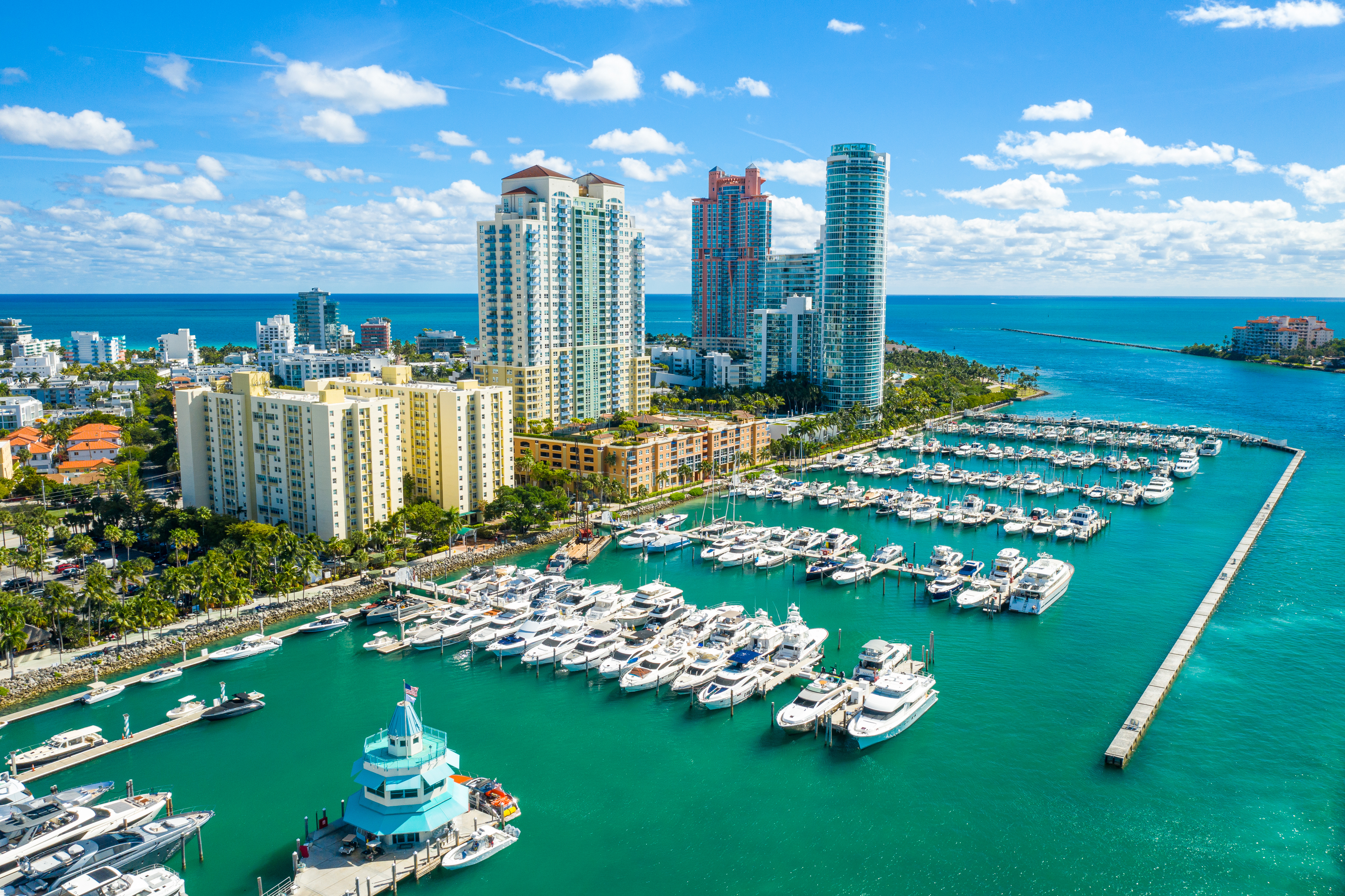 South Beach vs Mid-Beach: Which Miami Beach Neighborhood Is Right for You?